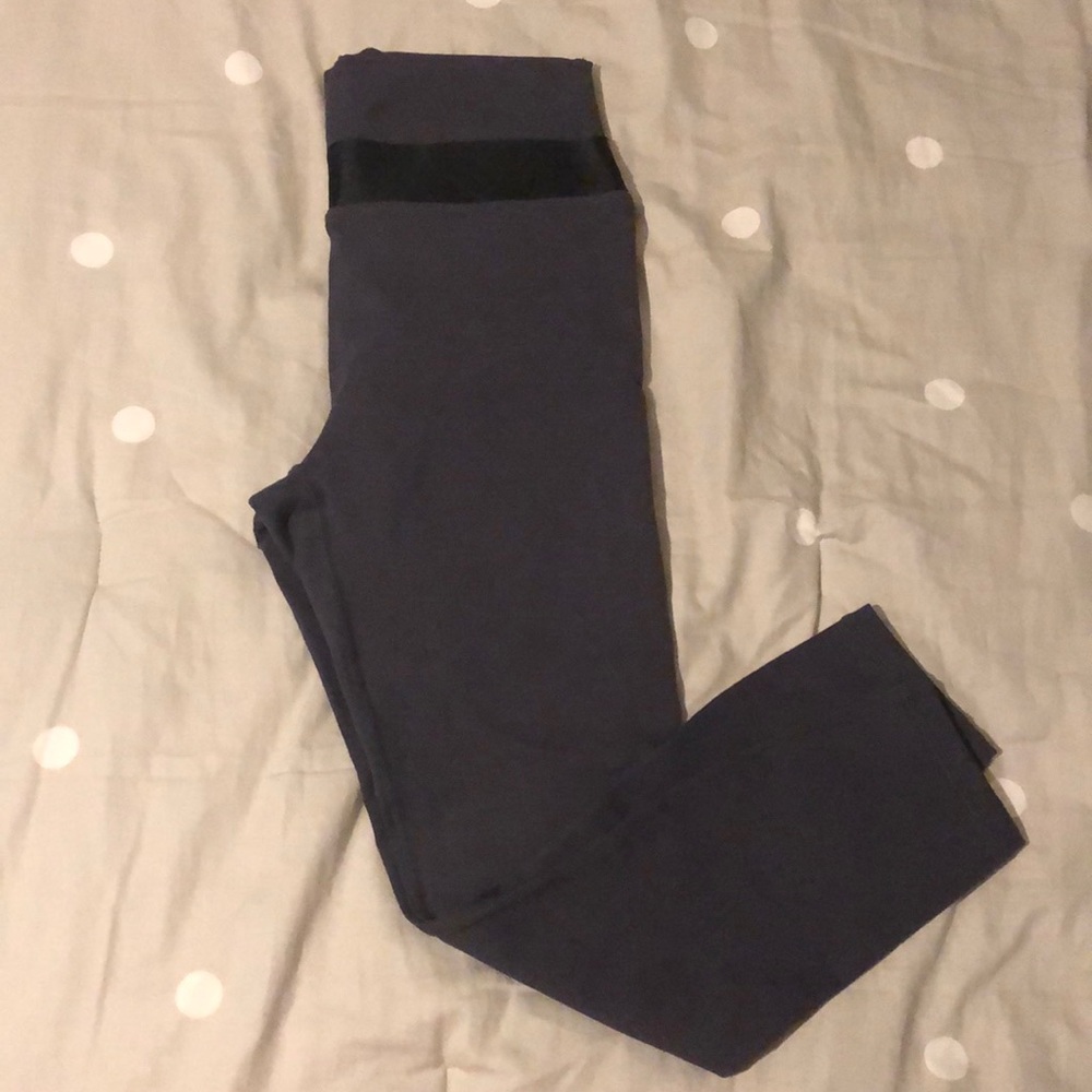Denni Lovato and fabletics leggings